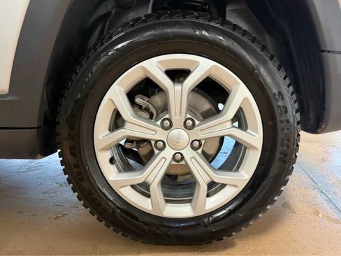 Used 2024 Jeep Compass Latitude AWD/4WD image 10