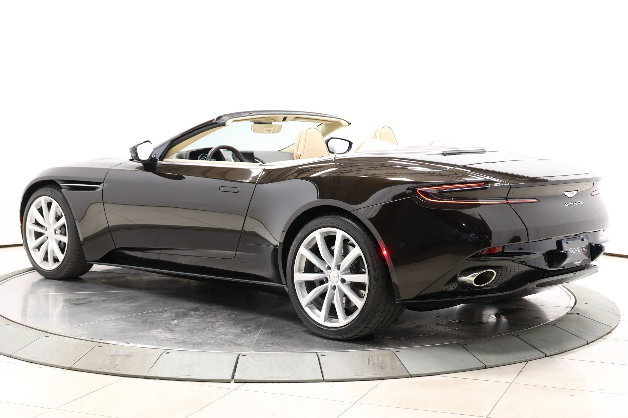 Used 2019 Aston Martin DB11 Volante RWD image 61