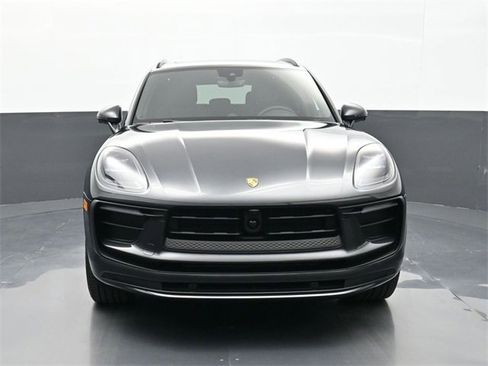 Certified 2025 Porsche Macan image 23