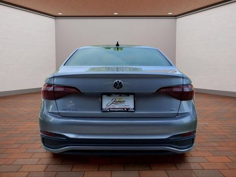 Used 2024 Volkswagen Jetta SE FWD image 6