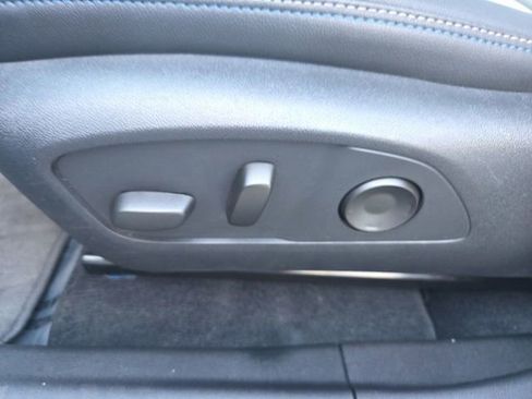 Used 2024 Chevrolet Equinox EV LT FWD image 33