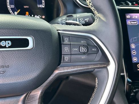 Used 2024 Jeep Grand Cherokee Limited RWD image 28