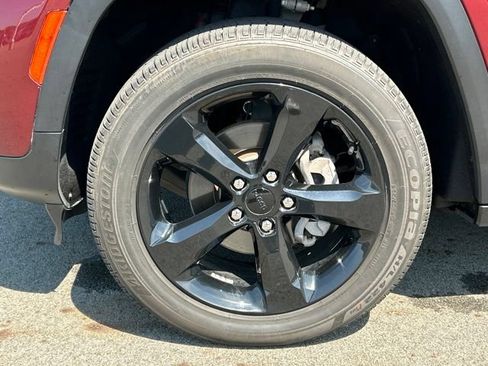 Used 2023 Jeep Grand Cherokee Altitude AWD/4WD image 12