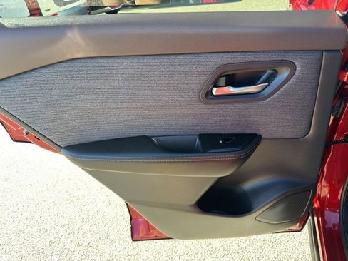 Used 2023 Nissan Rogue SV image 35