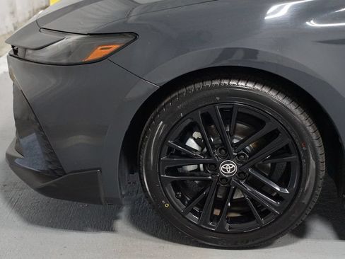 Used 2025 Toyota Camry SE FWD image 5