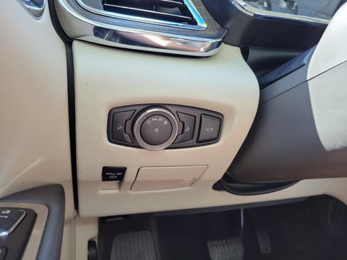 Used 2017 Lincoln Continental Select FWD image 18
