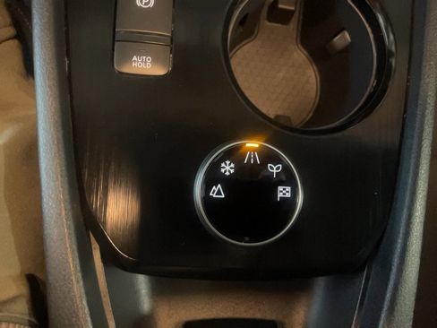 Used 2023 Nissan Rogue S image 10