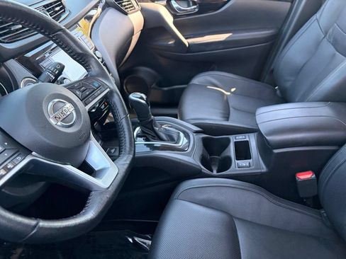 Certified 2022 Nissan Rogue Sport SL w/ Premium Package AWD/4WD image 17