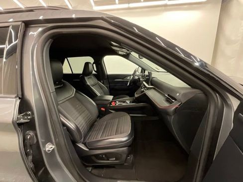 Used 2025 Ford Explorer ST-Line w/ ST-Line Street Pack AWD/4WD image 22