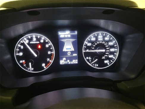 Used 2024 Subaru Crosstrek 2.5i Limited w/ Crosstrek Mirror Package image 17