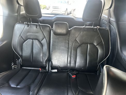 Used 2020 Chrysler Pacifica Limited w/ Advanced Safetytec Group FWD image 14