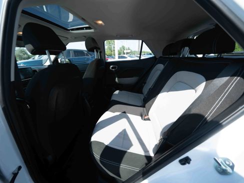 Used 2025 Hyundai Venue SEL FWD image 23