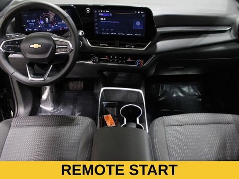 Used 2025 Chevrolet Equinox LT image 2