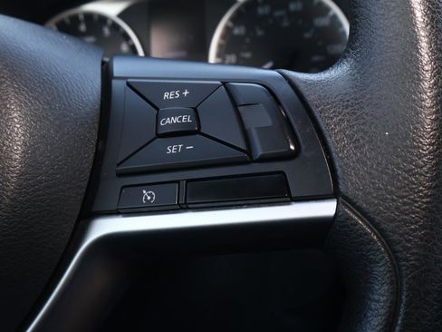 Used 2022 Nissan Kicks S image 24