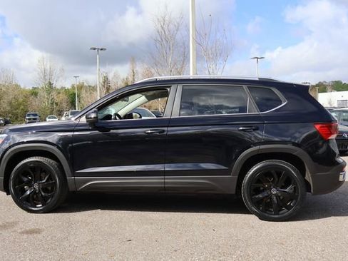 Certified 2022 Volkswagen Taos SE image 5