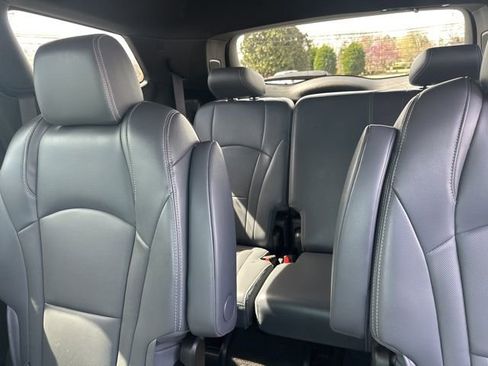 Used 2024 Buick Enclave Premium image 19
