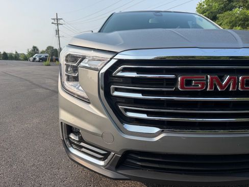 Used 2024 GMC Terrain SLT AWD/4WD image 6
