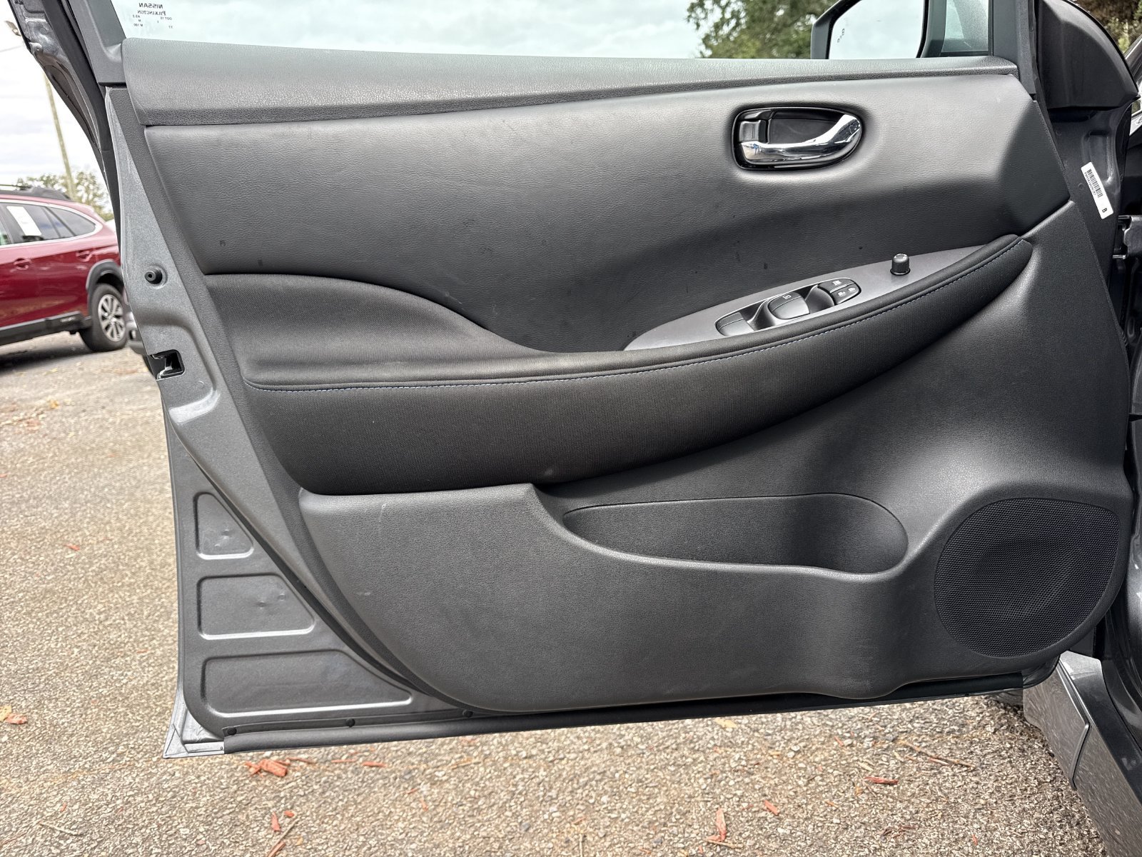 Used 2025 Nissan Leaf S FWD image 13