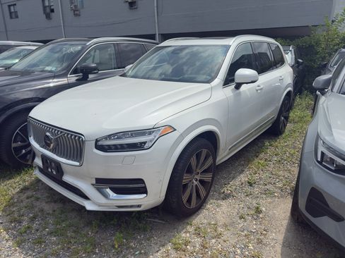 Certified 2023 Volvo XC90 B6 Ultimate w/ Lounge Package image 4