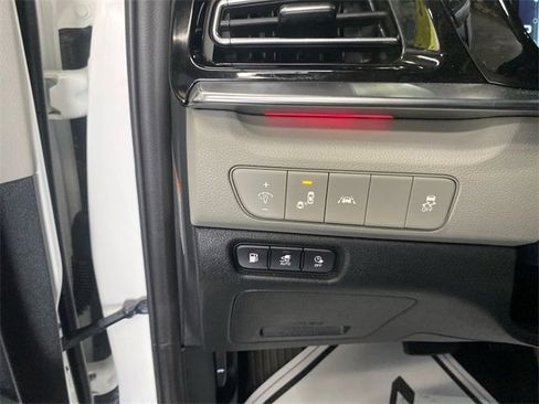 Used 2022 Kia Niro EX Premium image 12