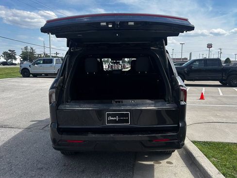 Used 2025 Lincoln Navigator Black Label AWD/4WD image 17