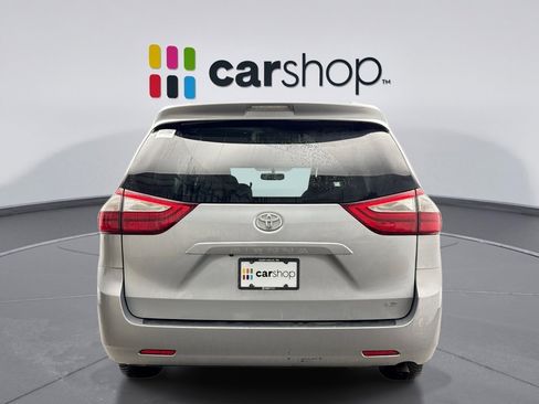 Used 2015 Toyota Sienna LE image 4