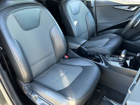 Certified 2023 Kia Niro EX image 9