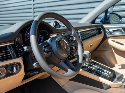 Certified 2026 Porsche Macan image 4