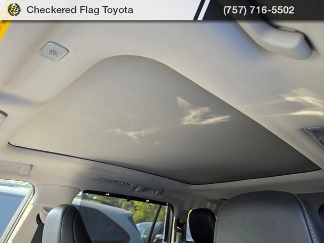 Used 2024 Toyota Highlander Platinum AWD/4WD image 9