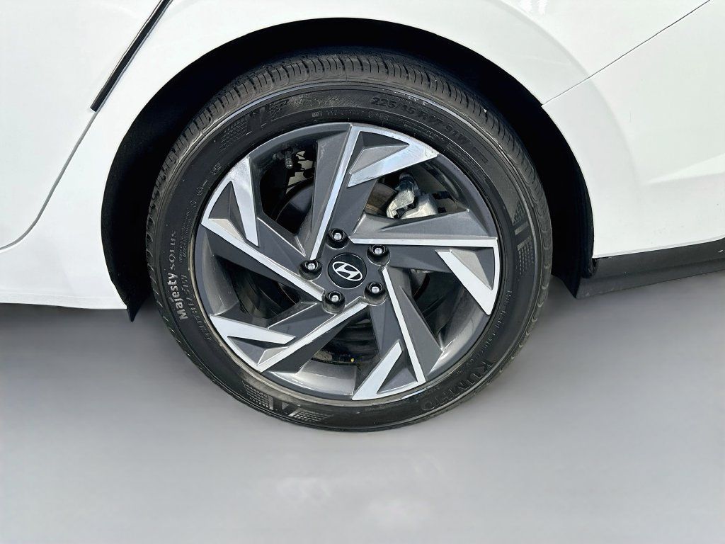 Used 2025 Hyundai Elantra Sport FWD image 33