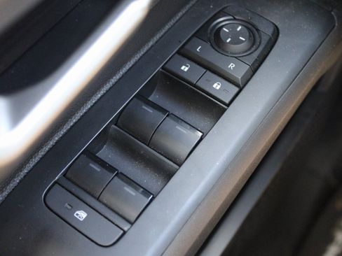 Used 2024 Toyota Tacoma TRD Off-Road image 33