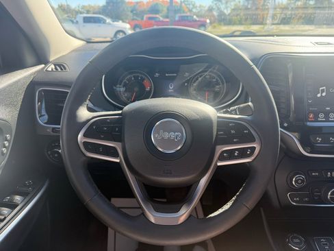 Used 2021 Jeep Cherokee Limited image 14