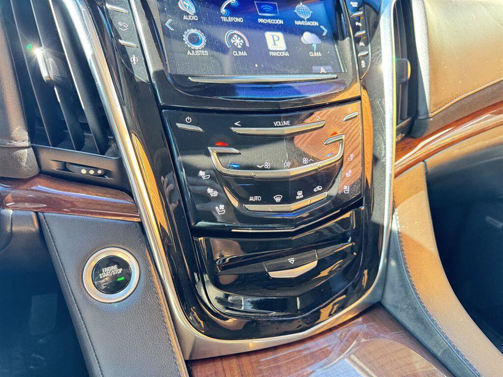 Used 2016 Cadillac Escalade Luxury AWD/4WD image 17