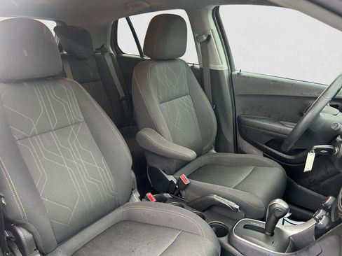 Used 2020 Chevrolet Trax LT image 17