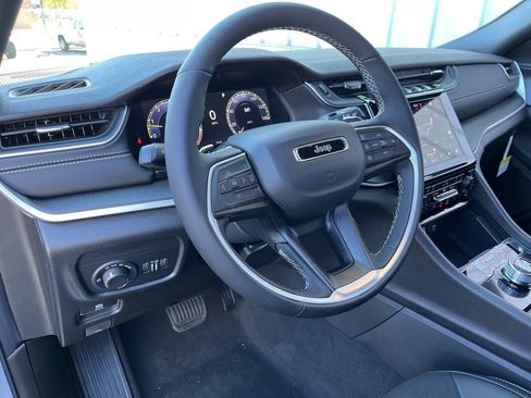 New 2025 Jeep Grand Cherokee L Altitude image 29