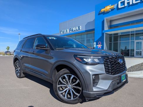 Used 2025 Ford Explorer ST-Line AWD/4WD image 1