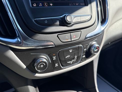 Used 2023 Chevrolet Equinox LT image 30