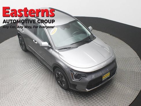 Used 2024 Kia Niro Wind w/ Wind Preserve Package FWD image 3