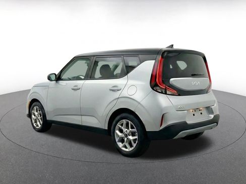 Used 2025 Kia Soul LX w/ LX Technology Package FWD image 7