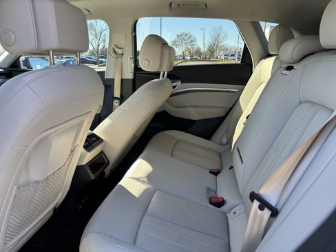 Used 2021 Audi e-tron Premium Plus image 33