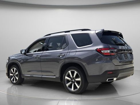Used 2024 Honda Pilot Touring image 8