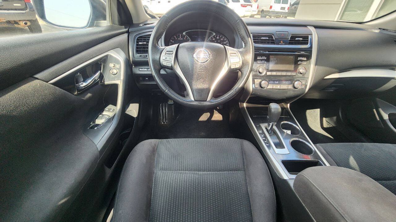 Used 2014 Nissan Altima 2.5 SV w/ Convenience Package FWD image 12