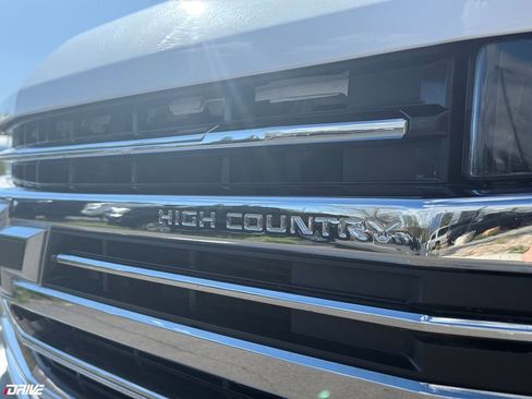 Used 2019 Chevrolet Silverado 1500 High Country w/ Technology Package AWD/4WD image 19