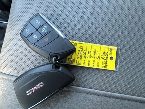 Used 2023 GMC Sierra 1500 SLT w/ SLT Premium Package image 16