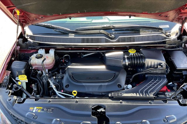 Used 2023 Chrysler Voyager LX FWD image 9