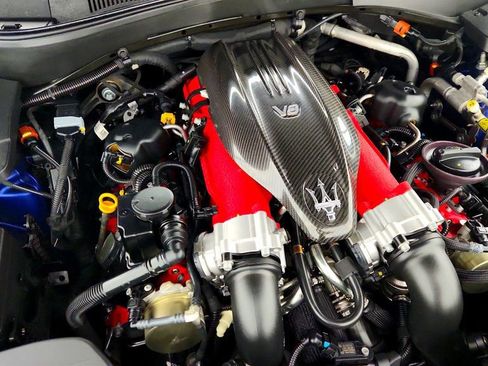 Used 2022 Maserati Levante Trofeo image 30