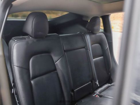 Used 2021 Tesla Model Y Long Range image 23