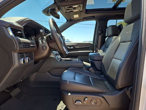 Used 2023 GMC Yukon XL Denali AWD/4WD image 16
