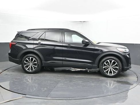 Used 2025 Ford Explorer ST-Line AWD/4WD image 4