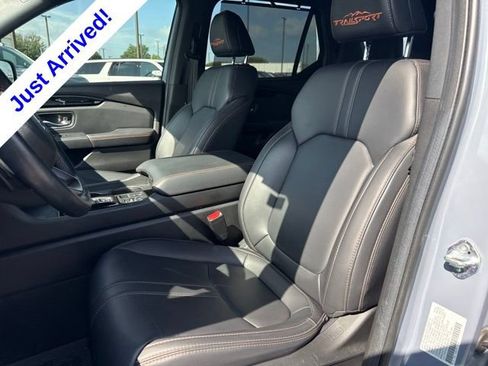 Used 2025 Honda Pilot TrailSport image 9